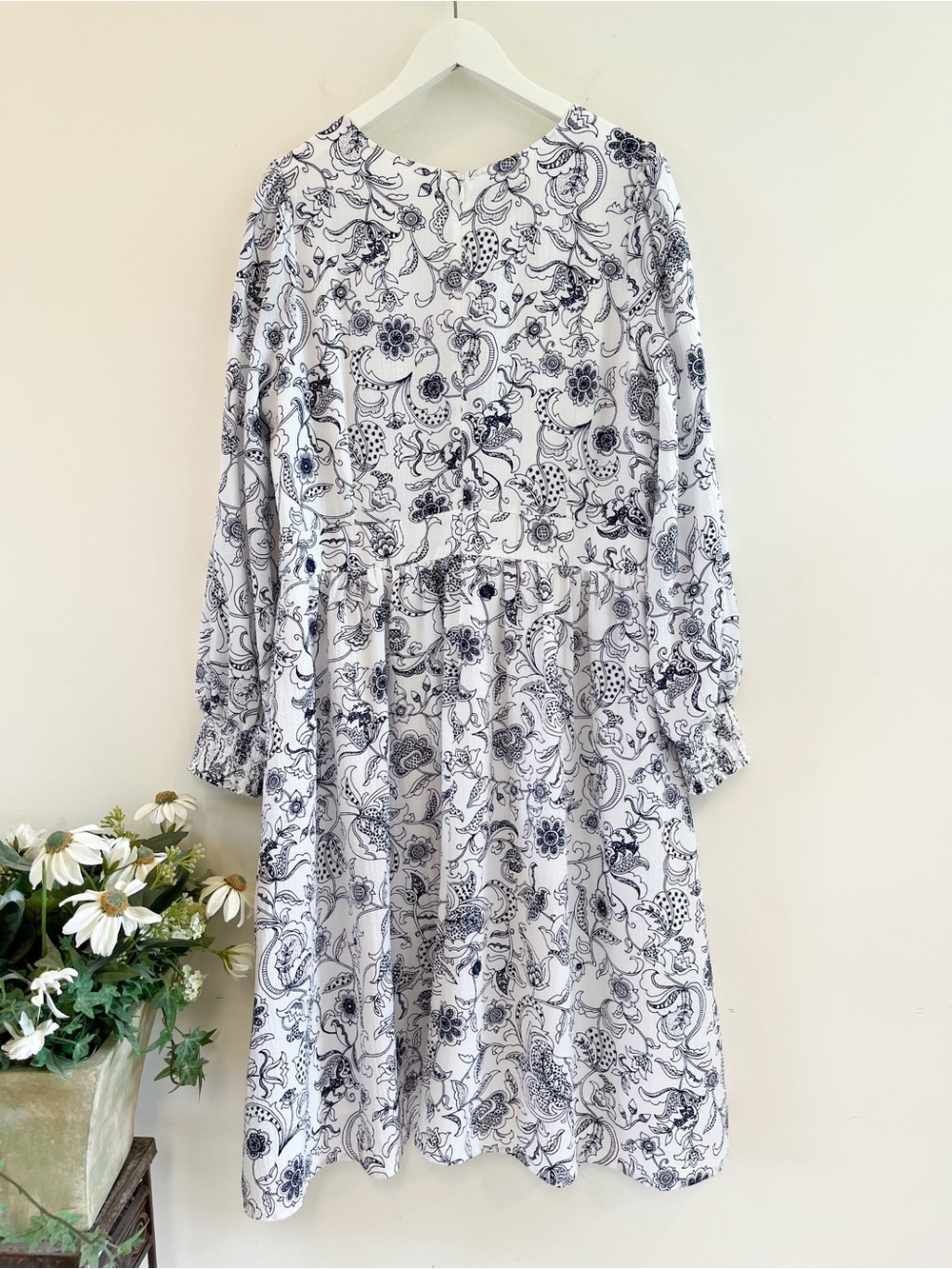 Talbots Smocked Blue and White Flowy Stencil Floral Dress Size 14 - Picture 9 of 14